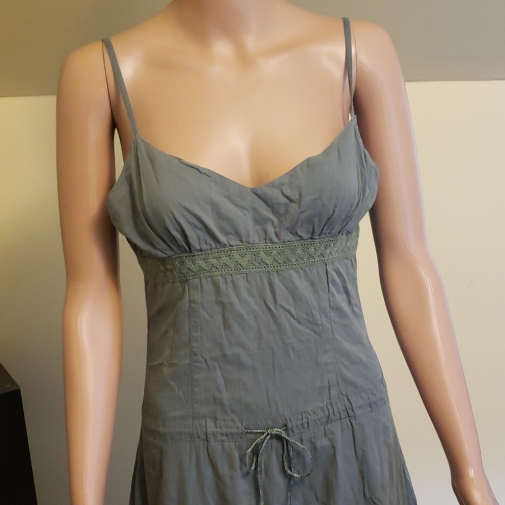 Dress - Picture 2 of 7